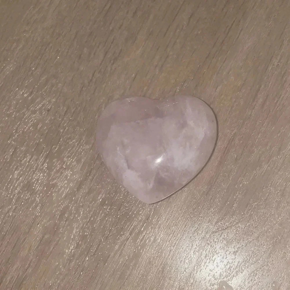 AUTHENTIC 170g  ROSE QUARTZ HEART SHAPE CRYSTAL PERFECT FOR THE HEART CHAKRA - Picture 3 of 6